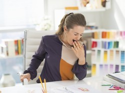 Cara Menghilangkan Kantuk Siang Hari di Kantor, Coba 9 Tips Ini