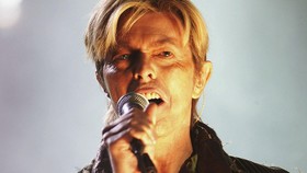 Iggy Pop Dedikasikan Lagu untuk Mengenang David Bowie
