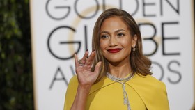 Jennifer Lopez Desain Sepatu 'Berkarakter' Giuseppe Zanotti