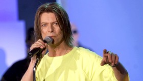 Lady Gaga Tak Percaya David Bowie Meninggal Dunia