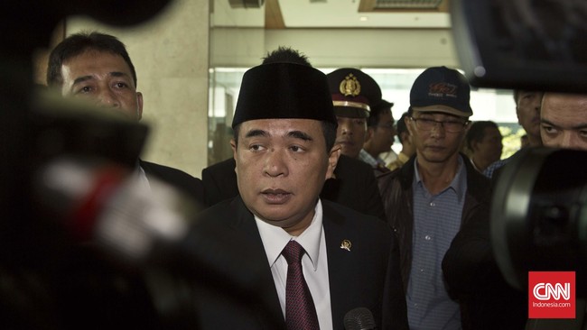 Ketua DPR Ade Komarudin optimistis pada masa persidangan ke IV 2015-2016 ini DPR akan menyelesaikan RUU Antiterorisme dan Tax Amnesty.