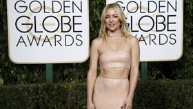 Rahasia Lekuk Indah Perut Kate Hudson