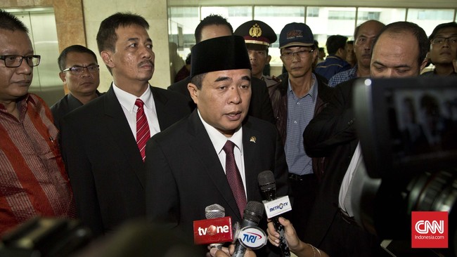 Ade Komarudin mengaku tidak bisa langsung menyetujui pembangunan perpustakaan tanpa kesepakatan bersama dari fraksi dan pemerintah.