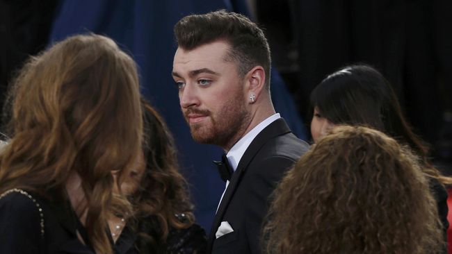 Writing's on The Wall, lagu tema film James Bond: Spectre, yang dilantunkan Sam Smith mengantarnya ke nominasi Oscar tahun ini.
