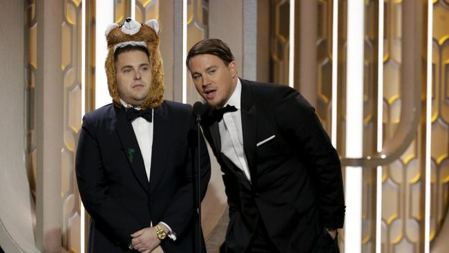 Channing Tatum muncul di karpet merah Golden Globe dengan rambut yang jadi pusat perhatian karena saking buruknya.