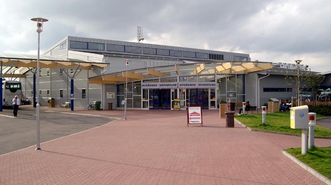 Bandara dekat Kota Stockholm di Swedia dievakuasi setelah petugas menemukan serbuk yang diduga bubuk mesiu di koper salah satu penumpang.