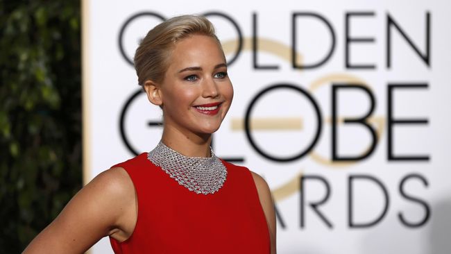 Jennifer Lawrence diminta mengurutkan anggota keluarga Kardashian dari yang paling ia sukai. Ia juga diminta mengingat soal mantan.