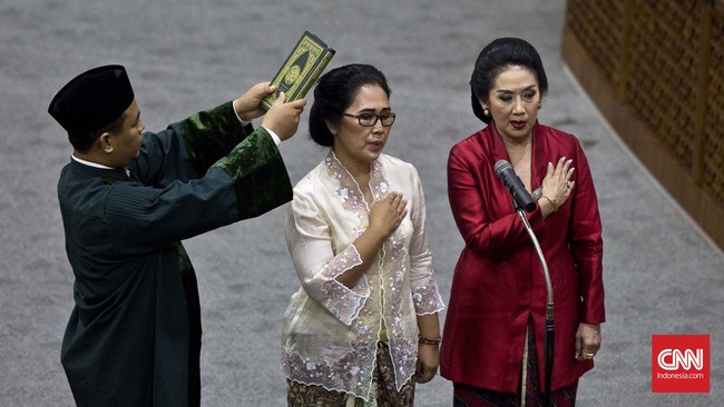 Eva  siap ditempatkan di komisi manapun, meski awal bekerja akan masuk ke komisi I bidang luar negeri karena menggantikan posisi Pramono Anung.