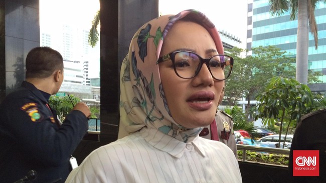 Adde Rosi Khaerunnisa mengklaim tidak ada pembagian uang ke anggota DPRD. Dia pun meminta Rano Karno untuk sekalian membuka sosok yang disebut meminta uang itu.