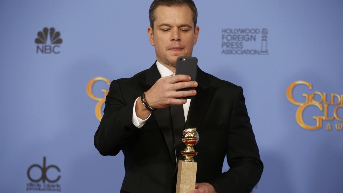 Senyum Para Bintang Peraih Golden Globe 2016