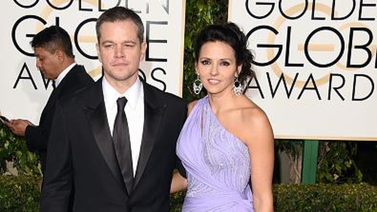 BEVERLY HILLS, CA - JANUARY 10:  Actor Matt Damon and Luciana Damon attend the 73rd Annual Golden Globe Awards held at the Beverly Hilton Hotel on January 10, 2016 in Beverly Hills, California.  (Photo by Jason Merritt/Getty Images)