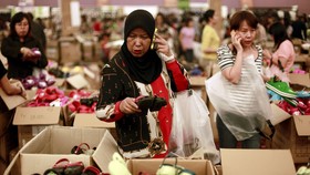 Pola Konsumsi Bergeser, Indeks Keyakinan Konsumen Melorot