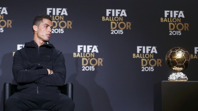 Pelatih timnas Portugal Fernando Santos menilai Cristiano Ronaldo tidak akan bisa berjaya jika hanya bekerja sendirian.