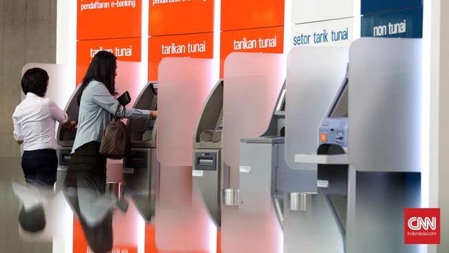 Gangguan satelit tak hanya berimbas pada operasional ribuan mesin ATM, tetapi juga operasional sejumlah kantor bank.
