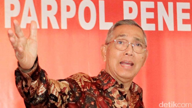 Jenderal TNI &lpar;Purn&period;&rpar; Try Sutrisno &lpar;lahir di Surabaya&comma; Jawa Timur&comma; 15 November 1935&semi; umur 80 tahun&rpar; adalah Wakil Presiden Indonesia ke-6 periode 1993-1998&period;