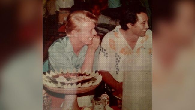 “Lagu tentang gunung yang sering disebut stairway to heaven ini seperti mengantar Bowie ke surga,” kata Setiawan Djodi.