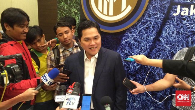 Dalam kunker ke Kendal, Jateng, Menteri BUMN memberikan syarat kepada warga yang memakai kaos Arema untuk mendukung Persis Solo--klub sepak bola yang ia miliki.