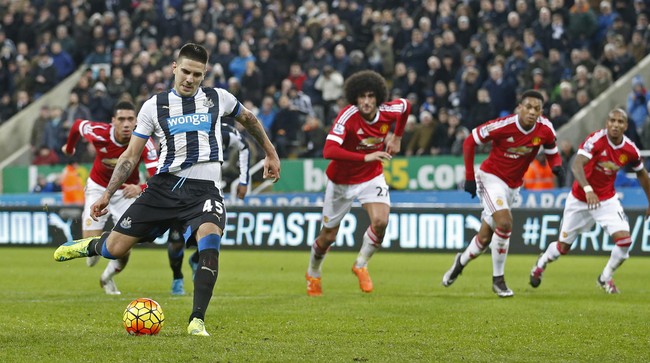Sempat unggul dua kali, Man United harus puas berbagi angka dengan tim tuan rumah Newcastle United dalam lanjutan Liga Inggris, Rabu (13/1) dini hari WIB.