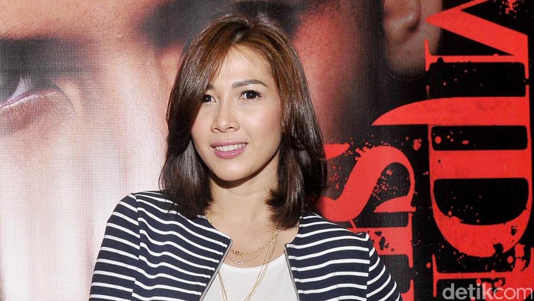 Berikut ini kronologi artis cantik Andrea Dian yang dinyatakan positif Corona. Awalnya, ia didiagnosis demam berdarah, namun ternyata ada flek di paru-parunya.