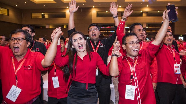 PDIP menjunjung tinggi tradisi demokrasi yang berkebudayaan sehingga berbagai ekspresi dari kader harus sesuai dengan adat ketimuran khas Indonesia.