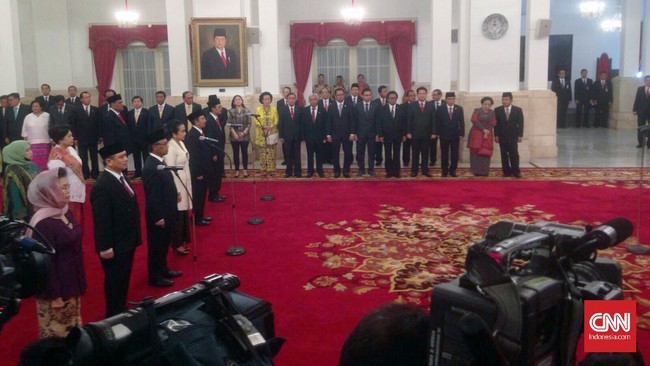 Presiden Joko Widodo melantik 13 orang Duta Besar Luar Biasa dan Berkuasa Penuh Republik Indonesia untuk negara-negara sahabat. 