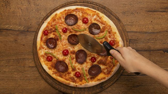 Restoran pizza baru-baru ini memecahkahkan rekor pengantaran pesanan pizza sampai ke puncak Gunung Kilimanjaro.