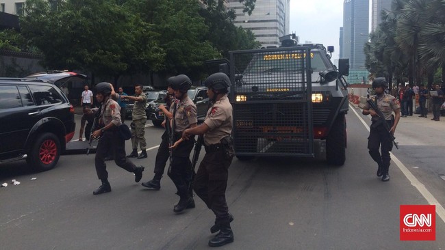 Setelah sempat terjadi pengejaran pelaku teror ke atas Gedung Djakarta Theater, polisi menyatakan gedung tersebut telah aman.