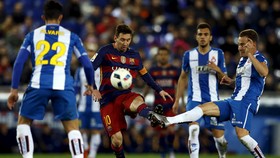 Espanyol Vs Barca: Dari Spanduk Hinaan Hingga Kepala Babi