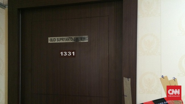 Legislator Partai Golkar dari Komisi V DPR, Budi Supriyanto diduga menerima hadiah atau janji Direktur PT Windhu Tunggal Utama, Abdul Khoir.