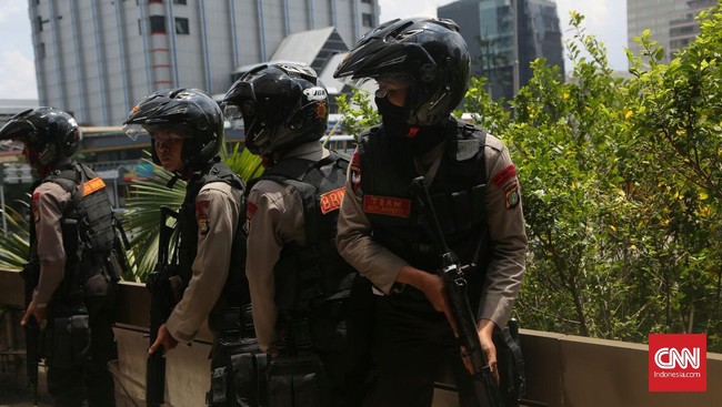 Pemerintah AS meminta warga negaranya yang berada di Jakarta, Indonesia, untuk berlindung dan menghindari lokasi penembakan dan peledakan di Jalan Thamrin.