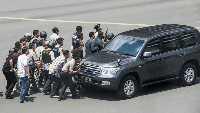 Dalam keadaan darurat, semisal ada serangan teror, seringkali kita tak tenang dan gugup, bukan?
