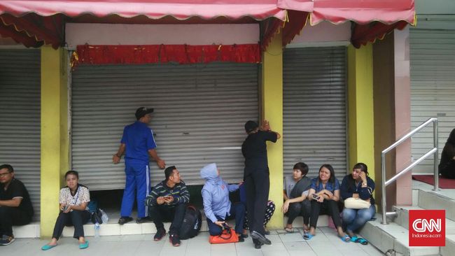 Ledakan bom di kawasan Thamrin membuat Jakarta mencekam. Menyusul dengan kondisi ini, beberapa pusat perbelanjaan meningkatkan keamanan mereka.