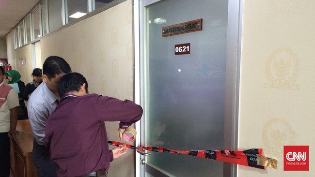 Selain kedua sopir, KPK juga menjadwalkan pemeriksaan tenaga ahli pada Komisi V DPR Suratin dan karyawan perusahaan yang diduga memberi suap.