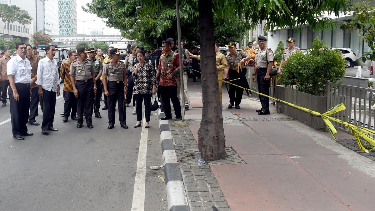 Presiden Jokowi Tinjau Lokasi Bom Thamrin