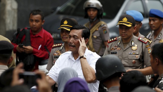 Menteri Luhut menilai harus ada undang-undang yang mengatur hukuman bagi mereka yang membocorkan informasi ataupun membahayakan agen intelijen.
