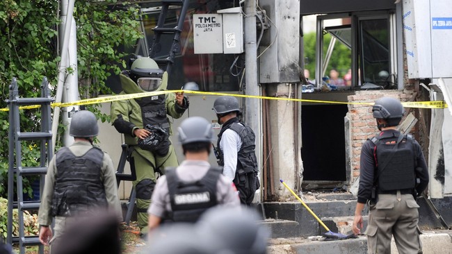 Dari tiga warga asing yang jadi korban ledakan Thamrin, tinggal satu --Morat Armeswali asal Aljazair-- yang dirawat di Indonesia dengan penjagaan cukup ketat.