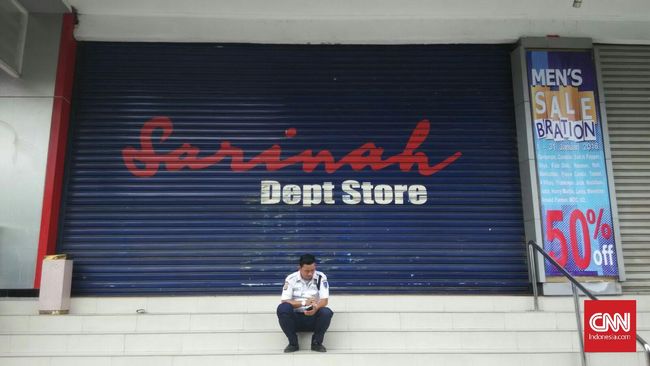 Beberapa diantaranya adalah Sarinah, Mal Grand Indonesia, Senayan City dan Pacific Place.