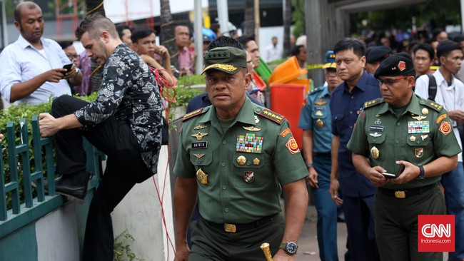 Tiga belas penumpang helikopter TNI AD nahas itu tewas, termasuk Komandan Resort Militer (Danrem) 132 Tadulako Kolonel Infantri Syaiful Anwar.