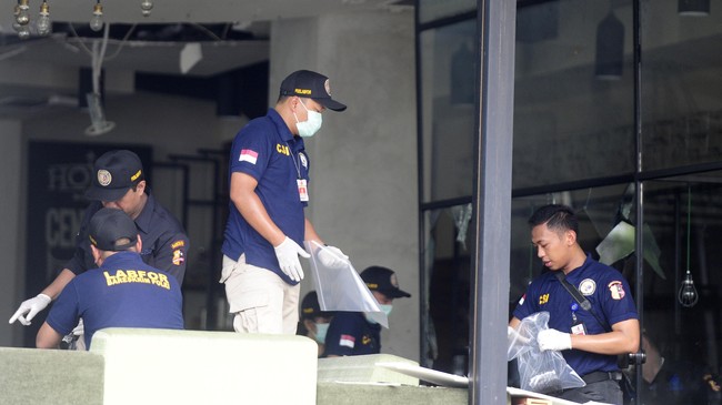 Kapolda Metro Jaya Irjen Pol Tito Karnavian di depan Pos Polisi Thamrin, menegaskan olah TKP ini akan selesai di hari yang sama, hari ini (15/1).