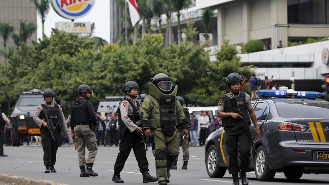 Polri mengantongi sebaran wilayah yang diduga jadi sarang teroris, dan terus memburu anggota jaringan teroris penyerang Jakarta yang mungkin melarikan diri.