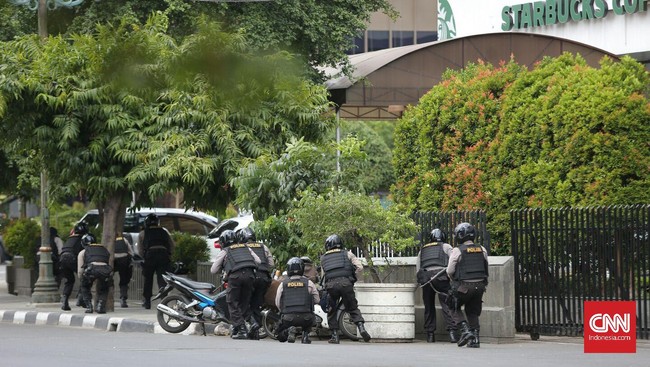 Kabid Humas Polda Metro Jaya Kombes M Iqbal menyatakan salah satu anggotanya menjadi korban ledakan yang terjadi di kawasan MH Thamrin, pagi tadi.