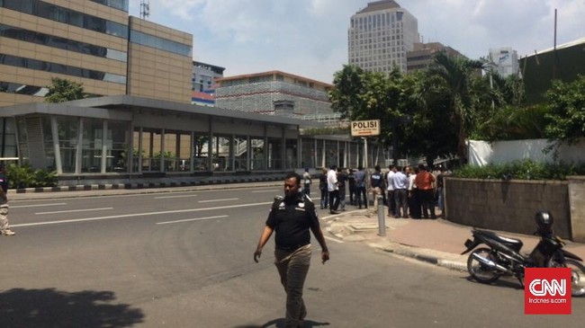 Presiden Jokowi Tinjau Lokasi Bom Thamrin