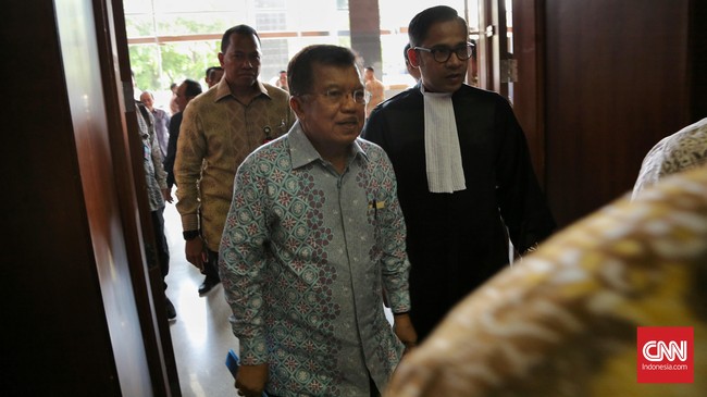 Jusuf Kalla yang juga Ketua Umum Dewan Masjid Indonesia menghadiri pelantikan pengurus Dewan Masjid Indonesia di Balai Kota, DKI Jakarta.