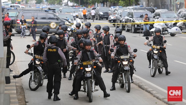 Tiga korban yang menjalani operasi itu beberapa di antaranya terkena serpihan ledakan yang masuk ke bagian kepala dan perut. 