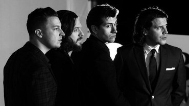 img-title Lirik Lagu Why'd You Only Call Me When You're High - Arctic Monkeys