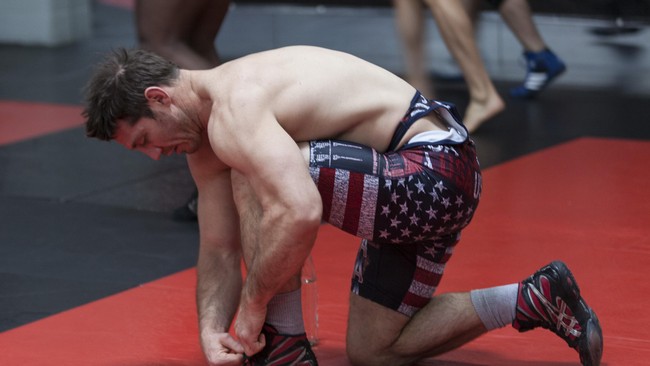 Pegulat UFC Amerika Serikat yang juga mantan anggota Pasukan Khusus Angkatan Darat AS menerima ancaman nyata ISIS lewat media sosial.