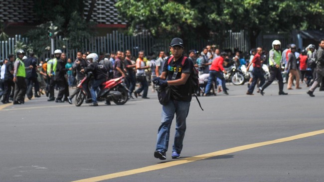 Terduga dalang teror Jakarta Bahrun Naim pernah satu kelompok pengajian dengan terpidana terorisme Aman Abdurrahman di Penjara Cipinang.