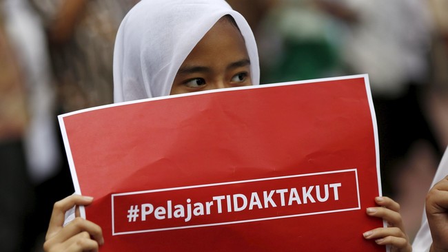 Apa sebetulnya tujuan dari teror? Barangkali kekacauan, barangkali juga sang teror tak mampu bersikap arif pada diri atau tubuh milik sendiri.