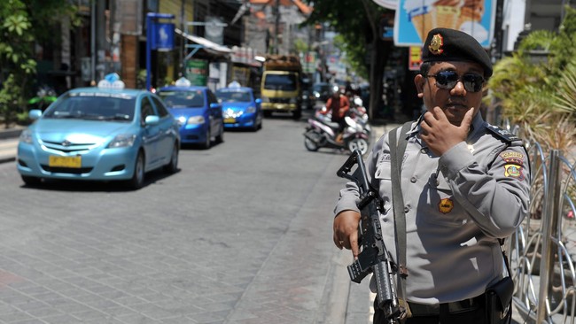 Polisi memburu seorang yang masuk daftar pencarian orang (DPO) dalam kasus kepemilikan senjata api ilegal pemilik Lamborghini.