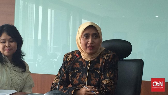 Ira Puspadewi terperanjat ketika suara ledakan kembali menggema. Dia lantas mencari tahu sumber ledakan dengan mendekatkan diri ke jendela.